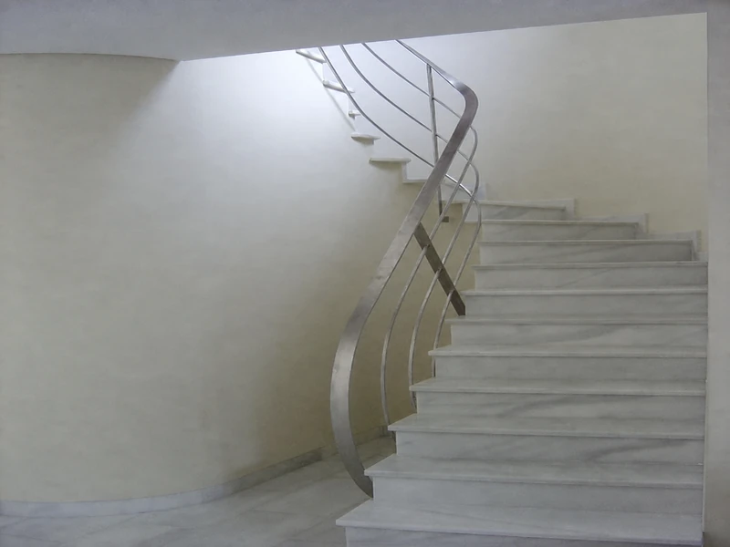 Barandilla curva de acero inoxidable para escalera interior