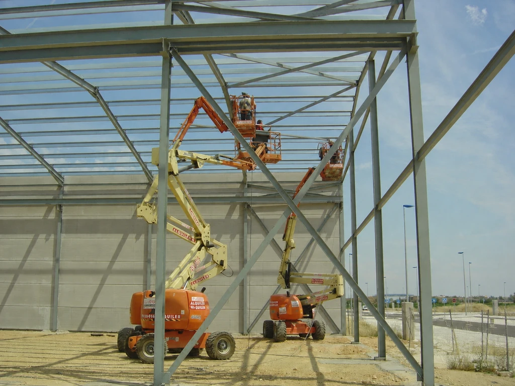 Fabricación y montaje de estructuras para naves industriales