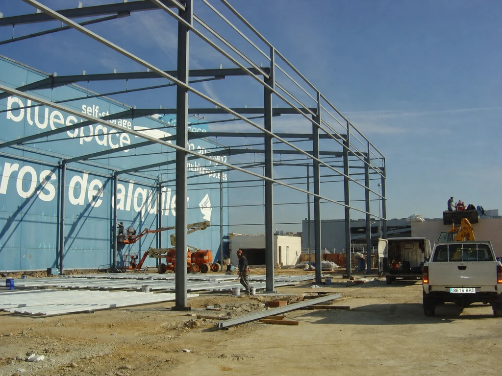 Fabricación y montaje de estructuras para naves industriales